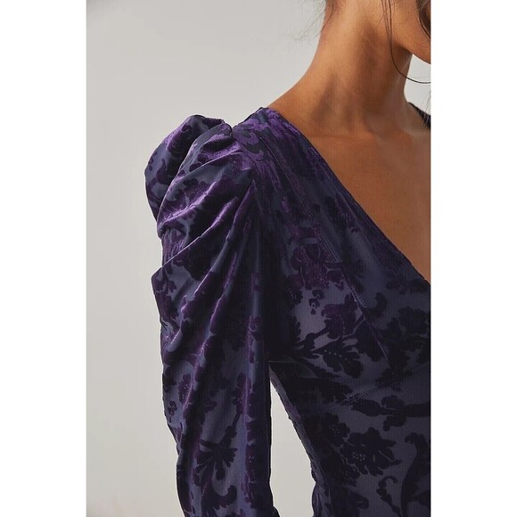 Free People XS Magic Hour Velvet Bodysuit Deep Sea Combo V-Neck Puff Sleeve NWT - Picture 2 of 16